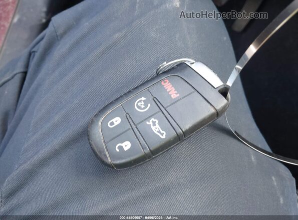 2C3CCABG5NH187487 2022 CHRYSLER 300 Бордовый Вид панели приборов