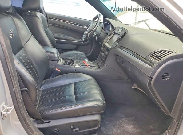 2C3CCABG8MH537046 2021 CHRYSLER 300 Серебряный Вид салона спереди