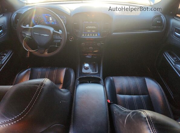 2C3CCABGXPH537568 2023 CHRYSLER 300 Silver Widok deski rozdzielczej