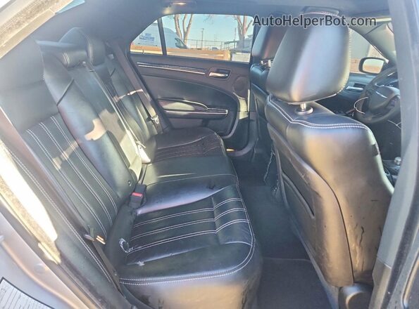 2C3CCABGXPH537568 2023 CHRYSLER 300 Silver Widok tylnych siedzeń