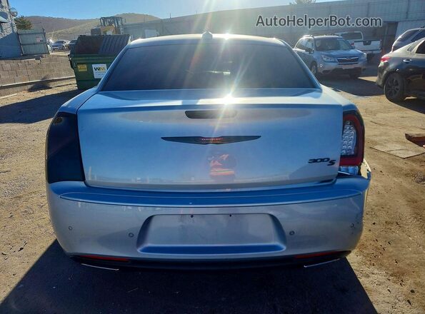 2C3CCABGXPH537568 2023 CHRYSLER 300 Silver Widok z tyłu