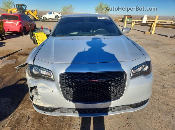 2C3CCABGXPH537568 2023 CHRYSLER 300 Silver Widok z przodu