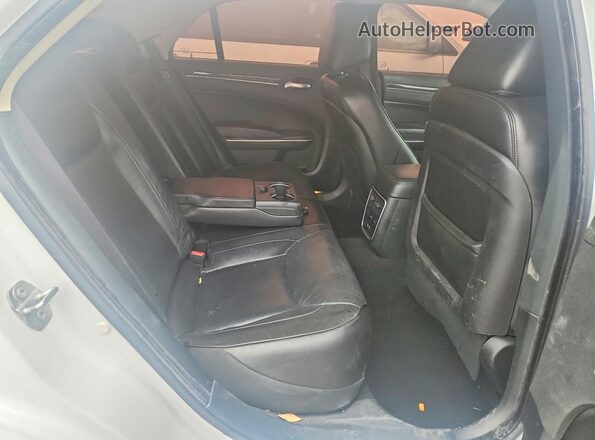 2C3CCADGXNH203793 2022 CHRYSLER 300 White Widok tylnych siedzeń