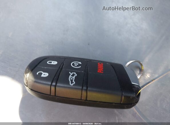 2C3CCAEG5KH602010 2019 CHRYSLER 300 Белый Вид панели приборов