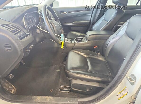 2C3CCASG1PH620760 2023 CHRYSLER 300 White Front interior view