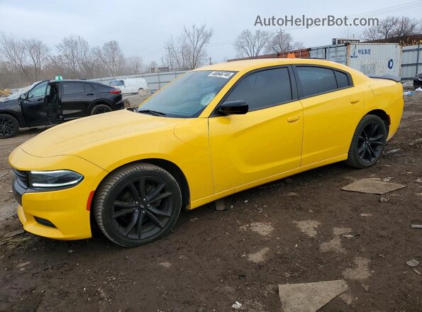 2C3CDXBG4HH623587 2017 DODGE CHARGER Yellow Przód lewy