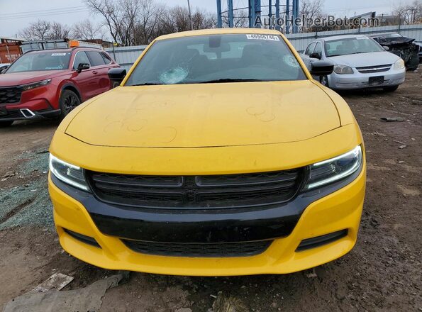 2C3CDXBG4HH623587 2017 DODGE CHARGER Yellow Widok z przodu