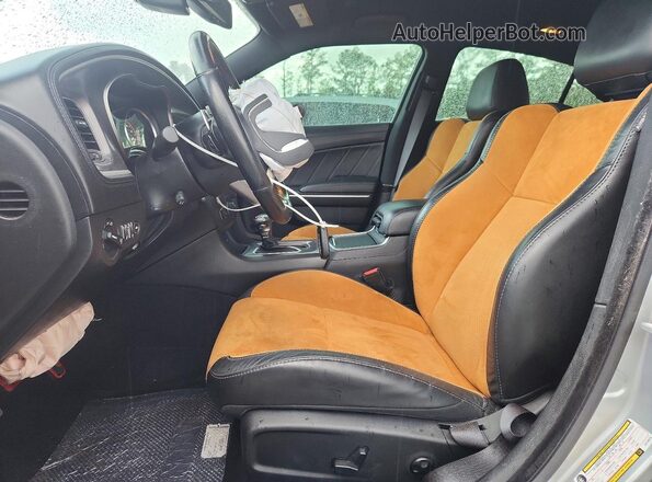 2C3CDXCT0LH216516 2020 DODGE CHARGER Серебряный Вид салона спереди