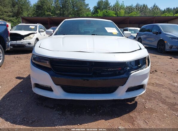 2C3CDXCT4HH583779 2017 DODGE CHARGER White Widok wnętrza z tyłu