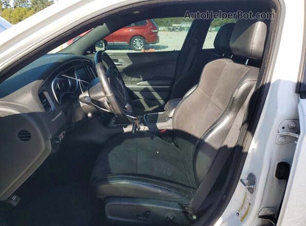 2C3CDXCT8JH188672 2018 DODGE CHARGER Белый Вид салона спереди