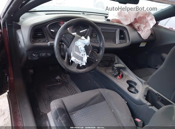 2C3CDZAG8PH567763 2023 DODGE CHALLENGER Red Widok wnętrza z przodu