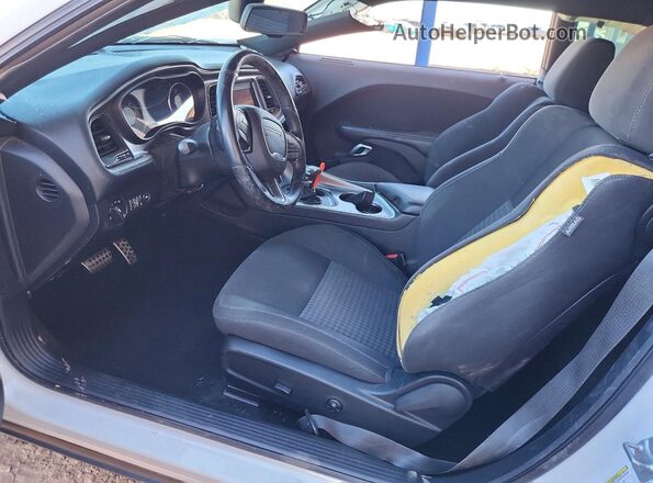 2C3CDZBT0KH583203 2019 DODGE CHALLENGER Белый Вид салона спереди