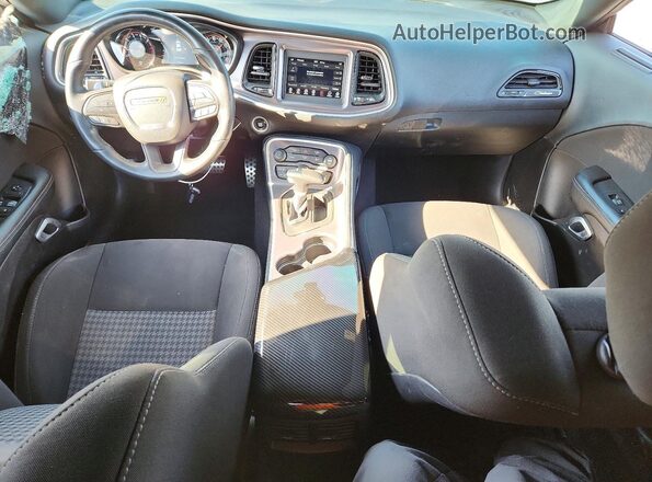 2C3CDZBT2LH247036 2020 DODGE CHALLENGER Серебряный Вид панели приборов