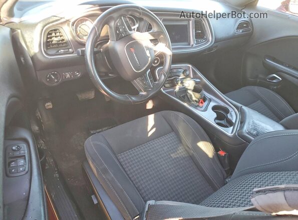 2C3CDZBT7JH212943 2018 DODGE CHALLENGER Темно-бордовый Вид панели приборов
