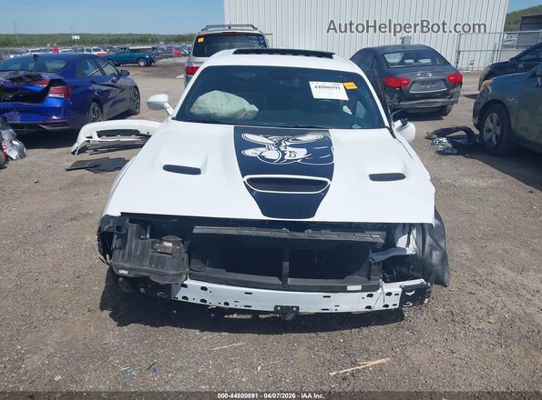 2C3CDZFJ2PH629047 2023 DODGE CHALLENGER Белый Вид задней части салона