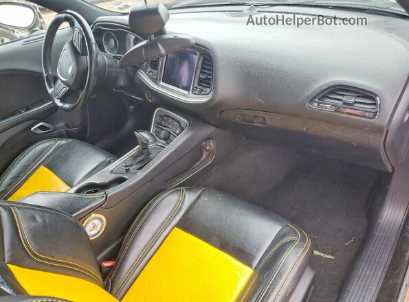2C3CDZFJ8LH176188 2020 DODGE CHALLENGER Черный Вид панели приборов