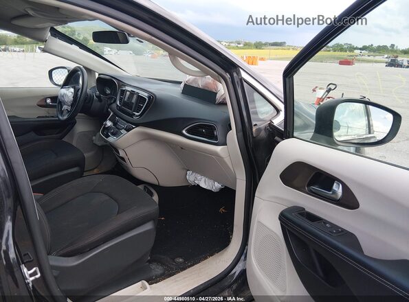 2C4RC1AGXLR264255 2020 CHRYSLER VOYAGER Черный Вид салона спереди