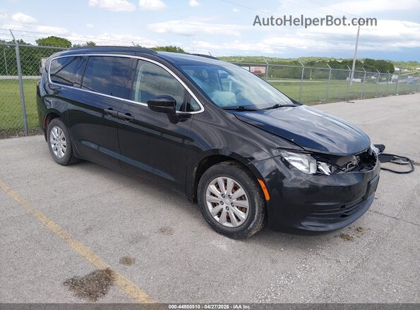 2C4RC1AGXLR264255 2020 CHRYSLER VOYAGER Черный Передняя правая четверть
