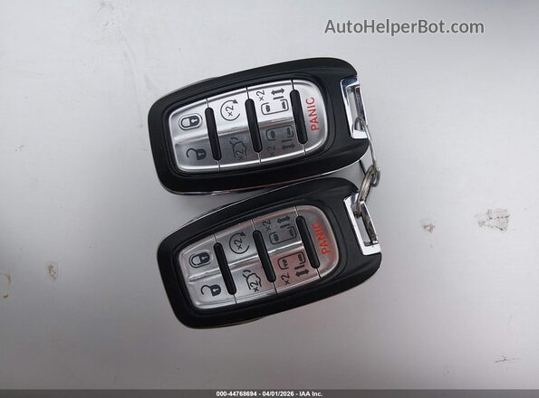 2C4RC1BG2LR266709 2020 CHRYSLER PACIFICA Темно-бордовый Вид панели приборов
