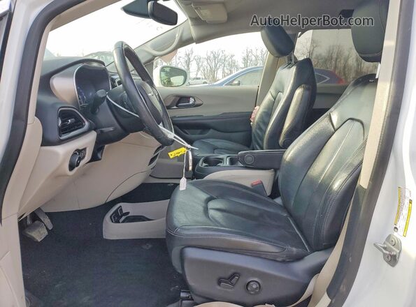 2C4RC1BG3LR142979 2020 CHRYSLER PACIFICA Белый Вид салона спереди