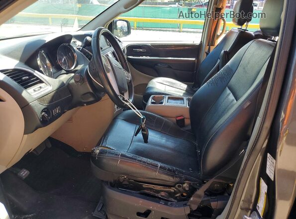 2C4RC1BG9GR299132 2016 CHRYSLER TOWN Серый Вид салона спереди