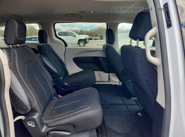 2C4RC1CG0PR568066 2023 CHRYSLER VOYAGER Белый Вид задней части салона