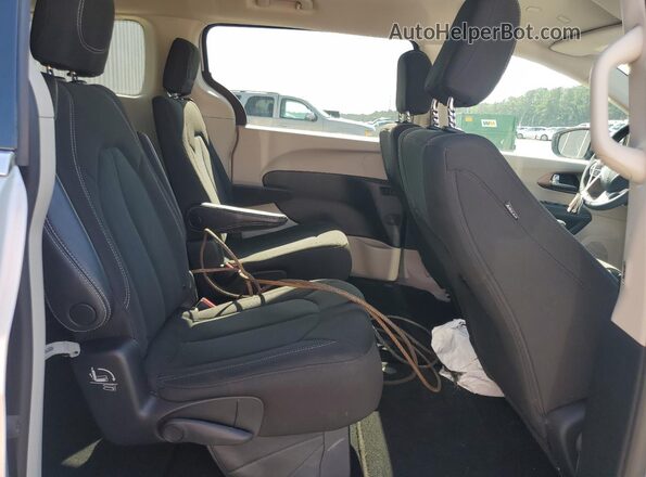 2C4RC1CG8PR524896 2023 CHRYSLER VOYAGER Серебряный Вид задней части салона