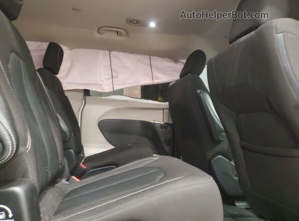 2C4RC1CG8PR549992 2023 CHRYSLER VOYAGER Серебряный Вид задней части салона