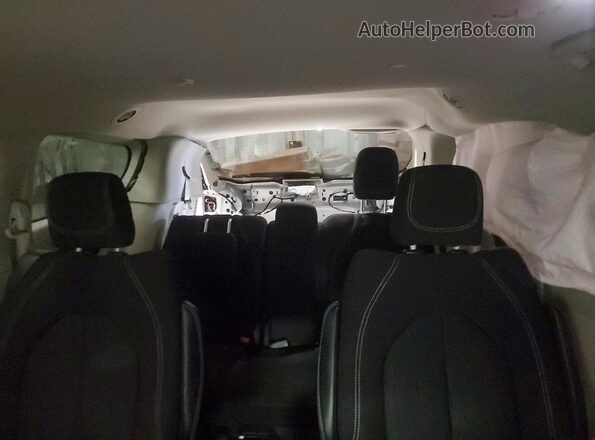 2C4RC1CG8PR549992 2023 CHRYSLER VOYAGER Серебряный Вид задних сидений