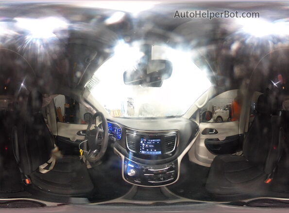 2C4RC1CG8PR549992 2023 CHRYSLER VOYAGER Серебряный Панорамный вид салона 360°
