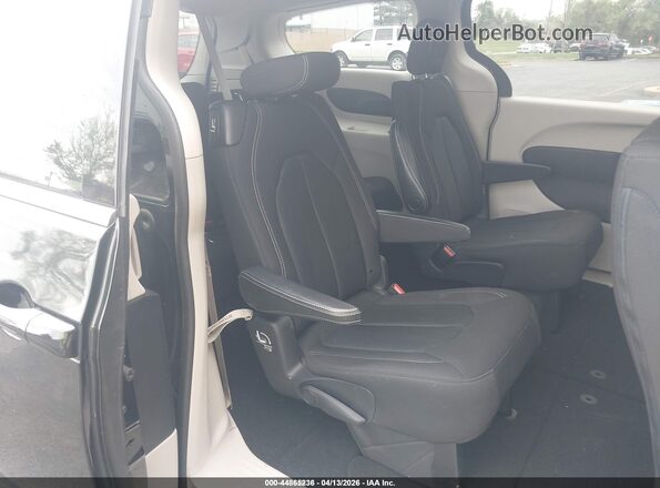 2C4RC1CGXLR176139 2020 CHRYSLER VOYAGER Черный Вид наклейки с VIN-кодом