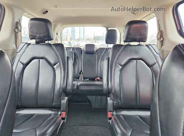 2C4RC1DG0LR255186 2020 CHRYSLER VOYAGER Серебряный Вид задних сидений