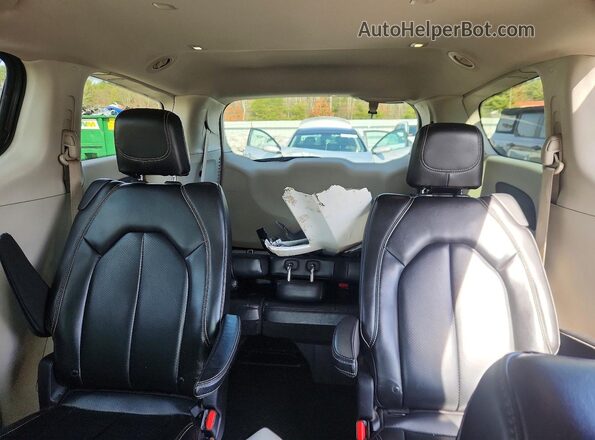 2C4RC1DG2LR261118 2020 CHRYSLER VOYAGER Charcoal Widok tylnych siedzeń