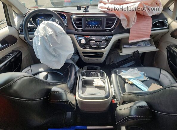 2C4RC1DG2LR261118 2020 CHRYSLER VOYAGER Charcoal Widok deski rozdzielczej