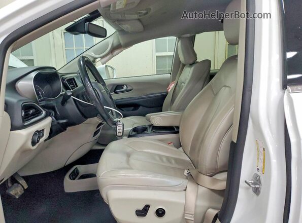 2C4RC1EG5LR142736 2020 CHRYSLER PACIFICA White Widok wnętrza z przodu