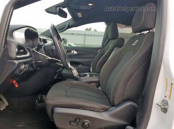 2C4RC1FG9LR204038 2020 CHRYSLER PACIFICA Белый Вид салона спереди