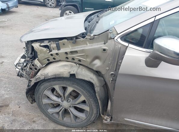 2C4RC1GG1HR536609 2017 CHRYSLER PACIFICA Желто-коричневый Вид спереди