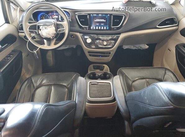 2C4RC1GG2JR251780 2018 CHRYSLER PACIFICA Black Widok deski rozdzielczej