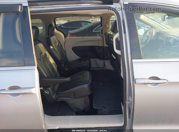 2C4RC1GG3HR751652 2017 CHRYSLER PACIFICA Серебряный Вид наклейки с VIN-кодом