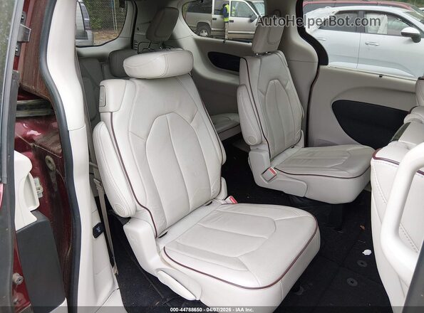 2C4RC1GG3JR100155 2018 CHRYSLER PACIFICA Red Widok naklejki z numerem VIN
