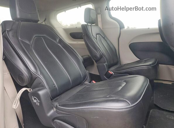 2C4RC1GG3JR334389 2018 CHRYSLER PACIFICA Blue Вид задньої частини салону