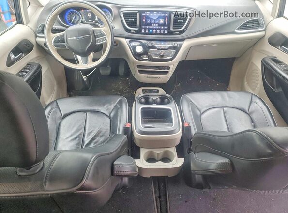 2C4RC1GG3JR334389 2018 CHRYSLER PACIFICA Blue Вид панелі приладів