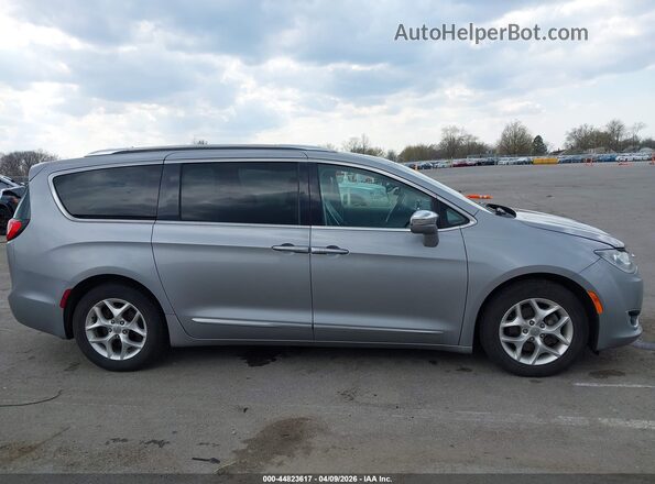 2C4RC1GG4LR283598 2020 CHRYSLER PACIFICA Gray Vista interior trasera