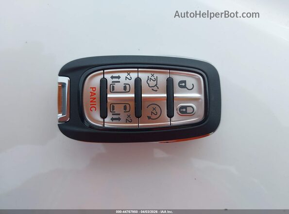 2C4RC1GG8TR239491 2026 CHRYSLER PACIFICA Серебряный Вид панели приборов