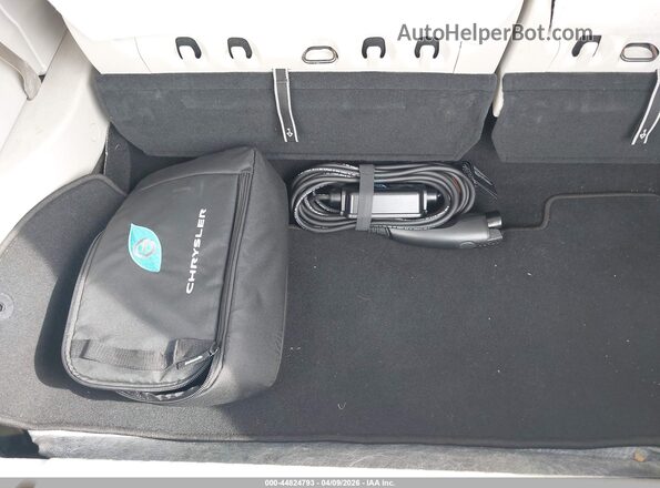 2C4RC1H73JR332964 2018 CHRYSLER PACIFICA Серебряный Вид щитка приборов