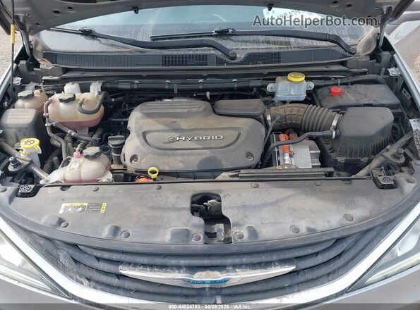 2C4RC1H73JR332964 2018 CHRYSLER PACIFICA Серебряный Вид сзади