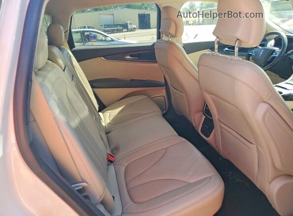 2LMPJ6K90KBL66682 2019 LINCOLN NAUTILUS Белый Вид задней части салона