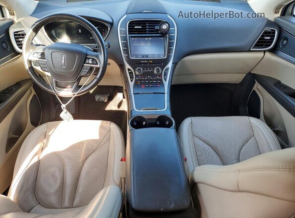2LMPJ6K93LBL33094 2020 LINCOLN NAUTILUS Серебряный Вид панели приборов