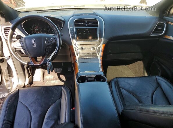 2LMPJ6LR8HBL29077 2017 LINCOLN MKX Серебряный Вид панели приборов