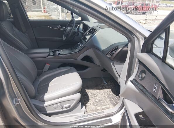 2LMPJ8K95LBL01050 2020 LINCOLN NAUTILUS Tan Vista interior delantera